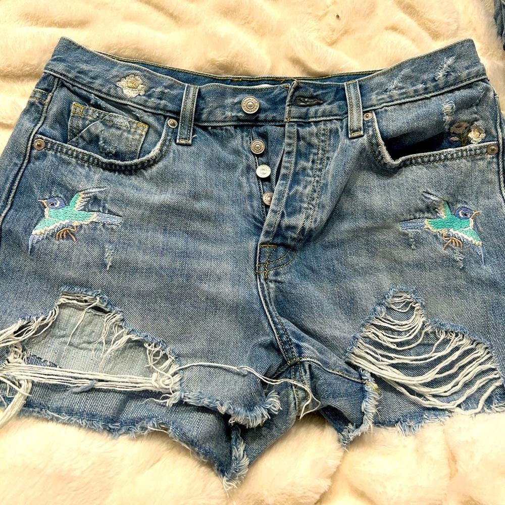 7 for all mankin Jean Monroe cutoff Shorts with embroidery patches